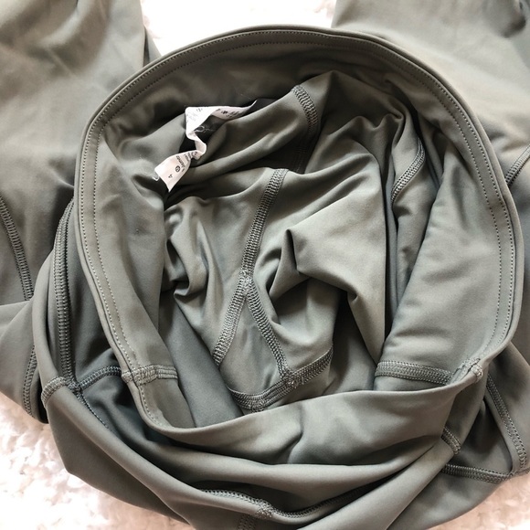 Lululemon Fast & Free Crop ll Grey Sage Nulux 4 flawless - Picture 11 of 11